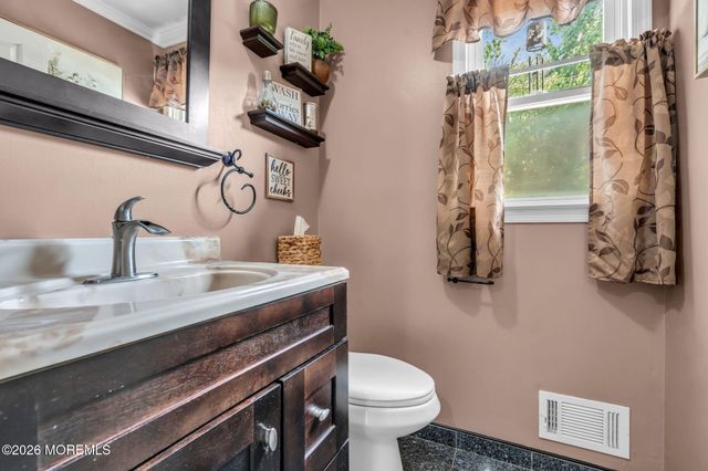 21 Ryan Road, Marlboro, NJ 07746