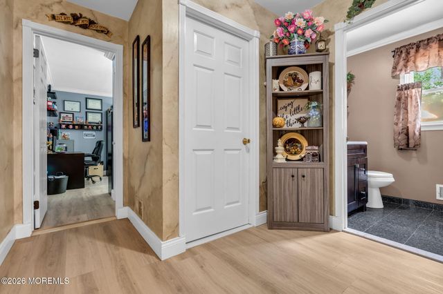 21 Ryan Road, Marlboro, NJ 07746