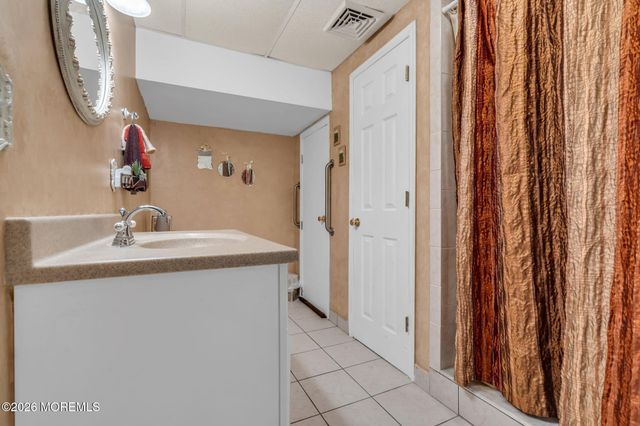 21 Ryan Road, Marlboro, NJ 07746
