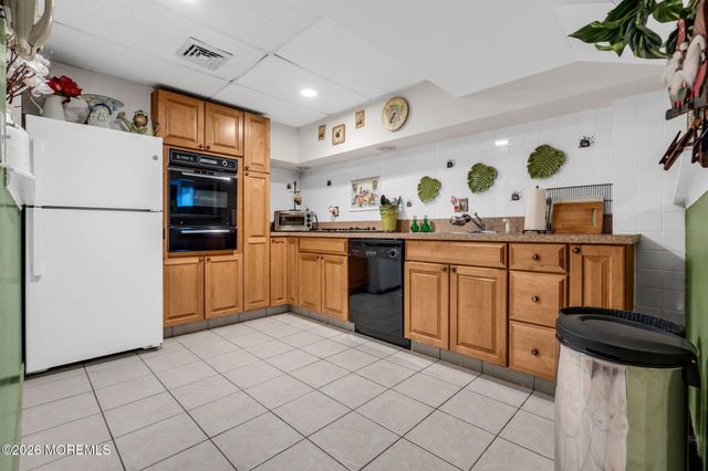 21 Ryan Road, Marlboro, NJ 07746