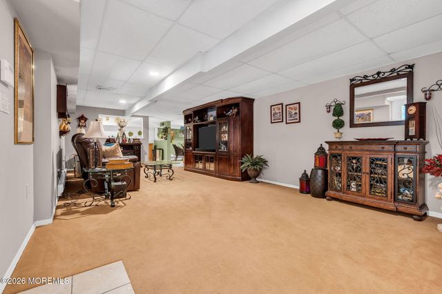 21 Ryan Road, Marlboro, NJ 07746