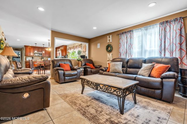 21 Ryan Road, Marlboro, NJ 07746