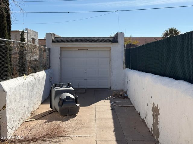 3312 Jackson Avenue, El Paso, TX 79930
