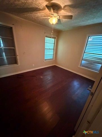 208 Bowie Street, Port Lavaca, TX 77979