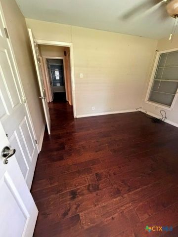 208 Bowie Street, Port Lavaca, TX 77979