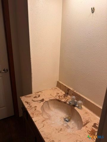 208 Bowie Street, Port Lavaca, TX 77979