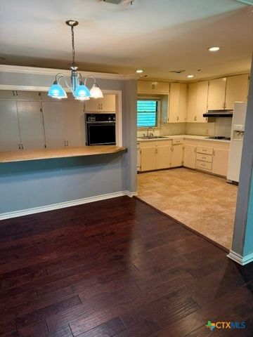 208 Bowie Street, Port Lavaca, TX 77979
