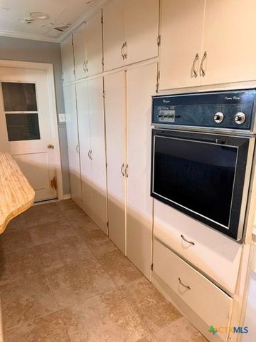 208 Bowie Street, Port Lavaca, TX 77979