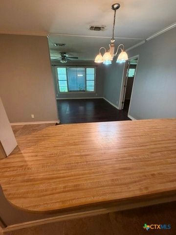 208 Bowie Street, Port Lavaca, TX 77979
