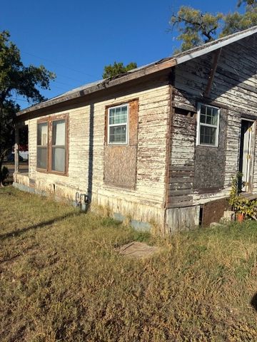 2002 N Oakes St, San Angelo, TX 76903