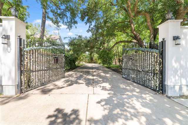 335 Voss Road, Houston, TX 77024