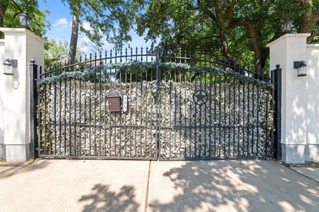 335 Voss Road, Houston, TX 77024