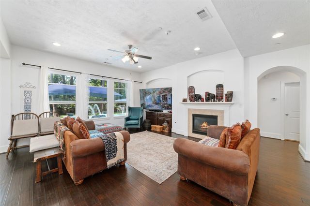 335 Voss Road, Houston, TX 77024