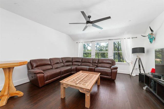 335 Voss Road, Houston, TX 77024