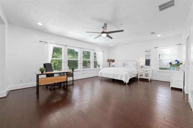 335 Voss Road, Houston, TX 77024