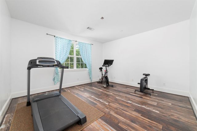 335 Voss Road, Houston, TX 77024