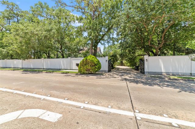 335 Voss Road, Houston, TX 77024