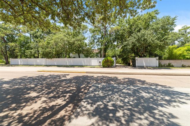 335 Voss Road, Houston, TX 77024
