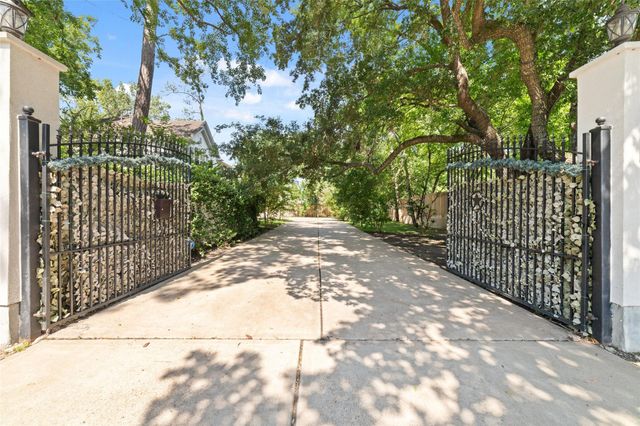 335 Voss Road, Houston, TX 77024