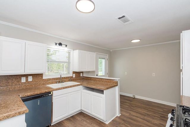 2523 S Broadway Street, La Porte, TX 77571