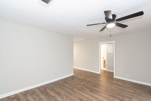 2523 S Broadway Street, La Porte, TX 77571