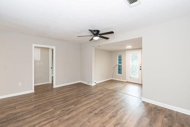 2523 S Broadway Street, La Porte, TX 77571