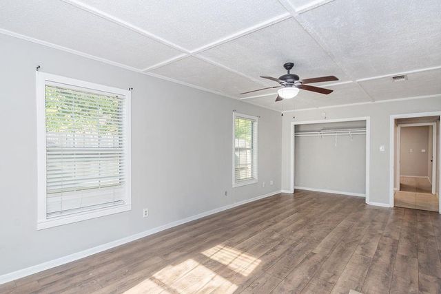 2523 S Broadway Street, La Porte, TX 77571