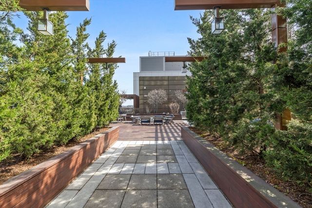 100 Lovejoy Wharf 7N, Boston, MA 02114