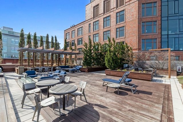 100 Lovejoy Wharf 7N, Boston, MA 02114