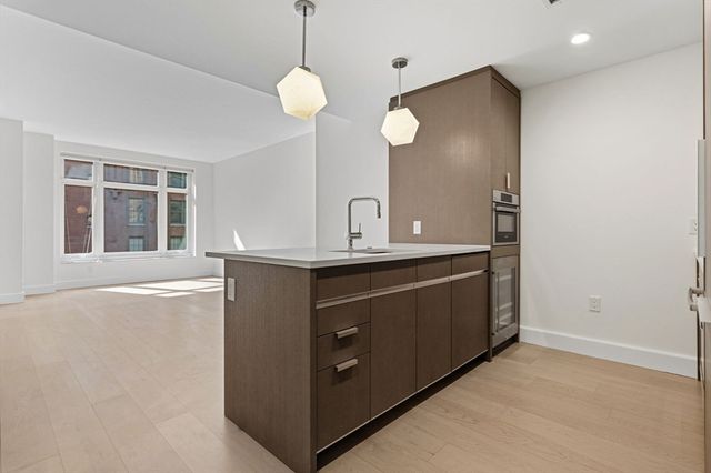 100 Lovejoy Wharf 7N, Boston, MA 02114