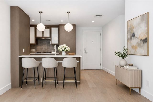 100 Lovejoy Wharf 7N, Boston, MA 02114