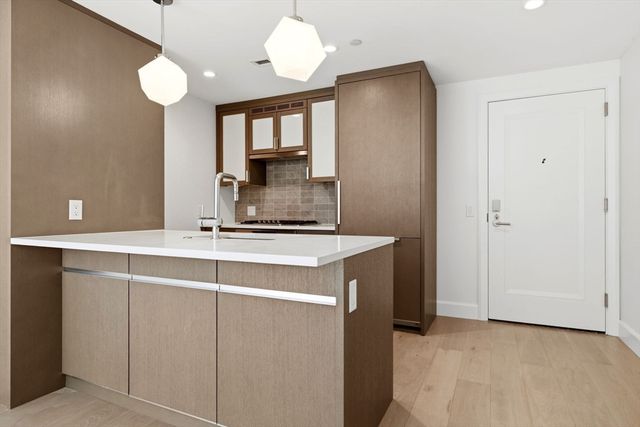 100 Lovejoy Wharf 7N, Boston, MA 02114