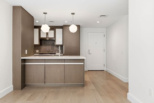 100 Lovejoy Wharf 7N, Boston, MA 02114