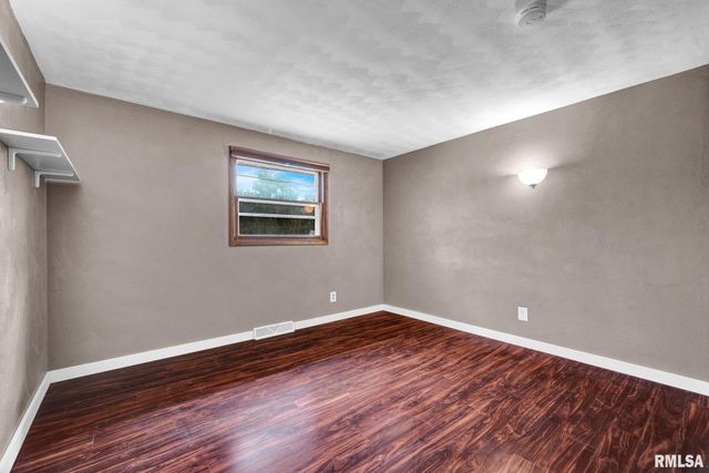 1802 SPRINGFIELD Road, East Peoria, IL 61611