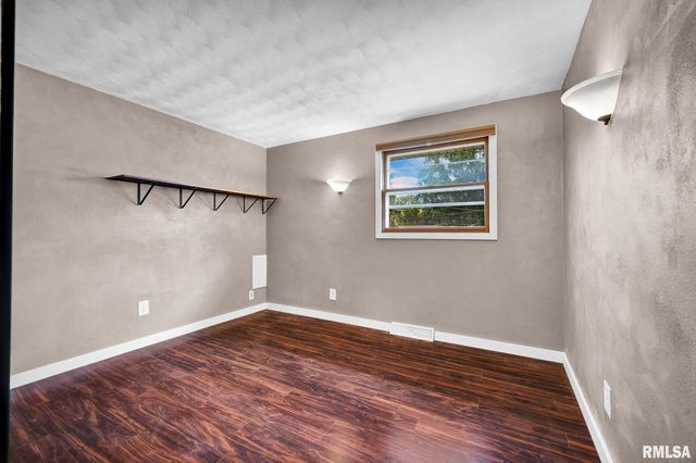 1802 SPRINGFIELD Road, East Peoria, IL 61611