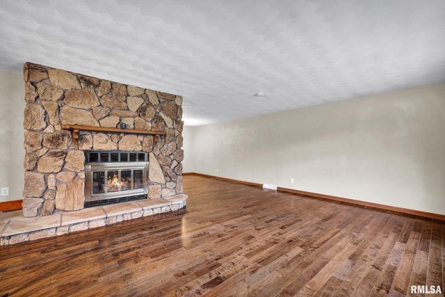 1802 SPRINGFIELD Road, East Peoria, IL 61611