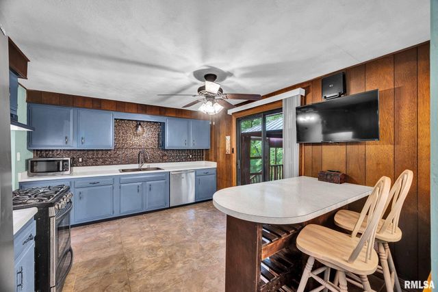 1802 SPRINGFIELD Road, East Peoria, IL 61611