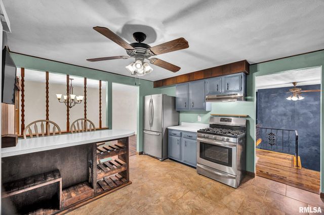 1802 SPRINGFIELD Road, East Peoria, IL 61611