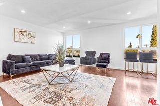 6155 Reseda Boulevard 4, Tarzana, CA 91335