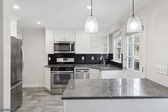66 New England 13, Summit City, NJ 07901