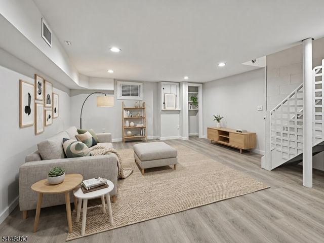 66 New England 13, Summit City, NJ 07901