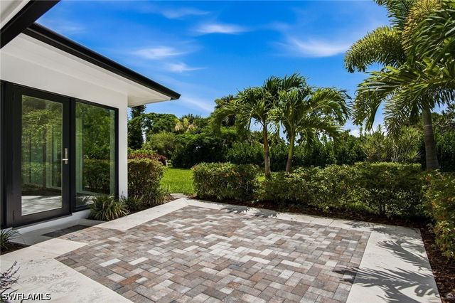 664 Pompano DR, Naples, FL 34110