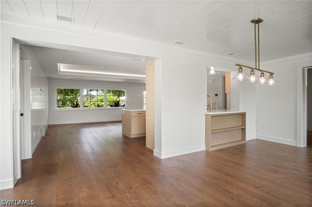 664 Pompano DR, Naples, FL 34110