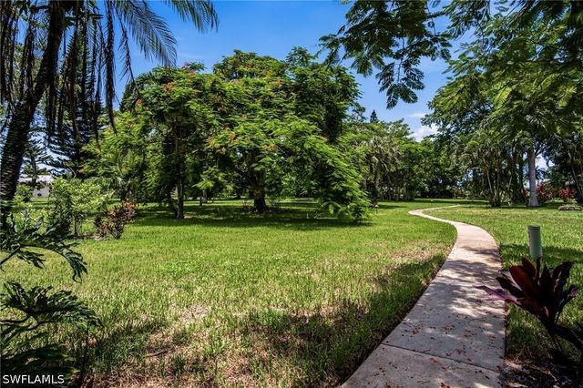 664 Pompano DR, Naples, FL 34110