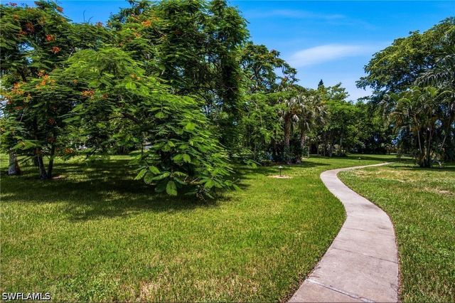 664 Pompano DR, Naples, FL 34110