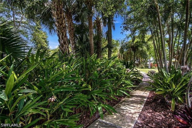 664 Pompano DR, Naples, FL 34110