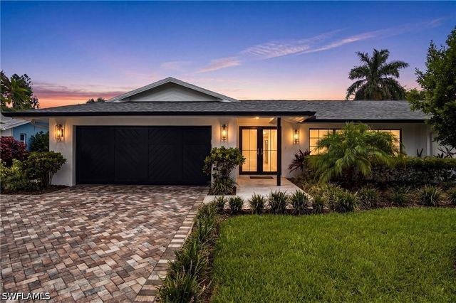664 Pompano DR, Naples, FL 34110