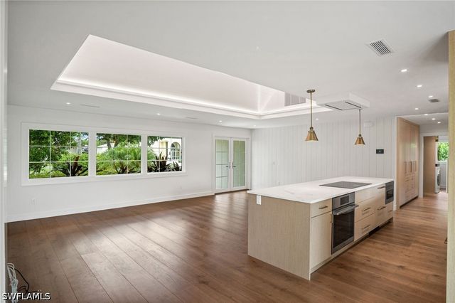 664 Pompano DR, Naples, FL 34110