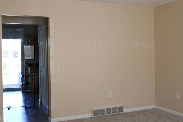 45731 Kensington Street, Utica, MI 48317