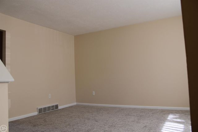 45731 Kensington Street, Utica, MI 48317